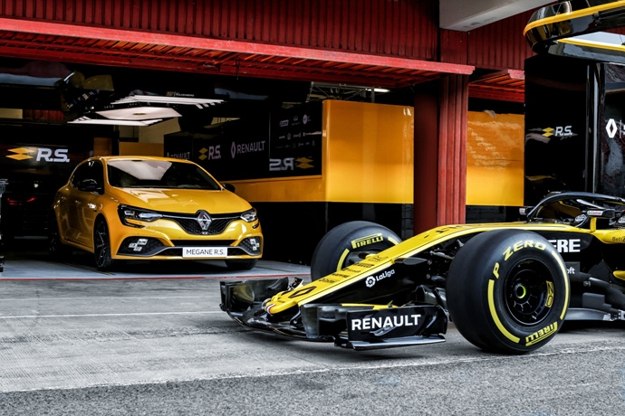 990539897_5DTEH472_21214165_2018_-_New_Renault_M_GANE_R_S_TROPHY_and_the_Renault_R_S_18_single-seater.jpg