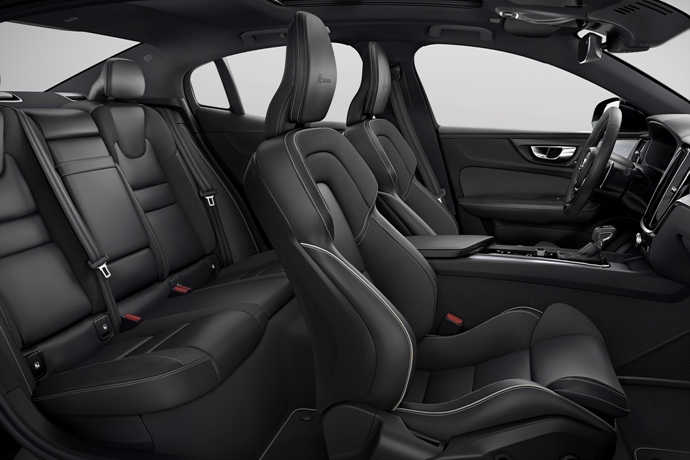 990539897_wIPGsXV0_230857_New_Volvo_S60_R-Design_interior.jpg